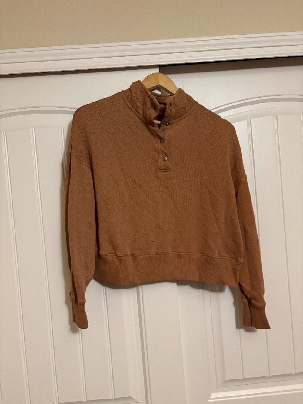 American Eagle Crop Henley Top Small Brown Textured Cotton Long Sleeve Snaps